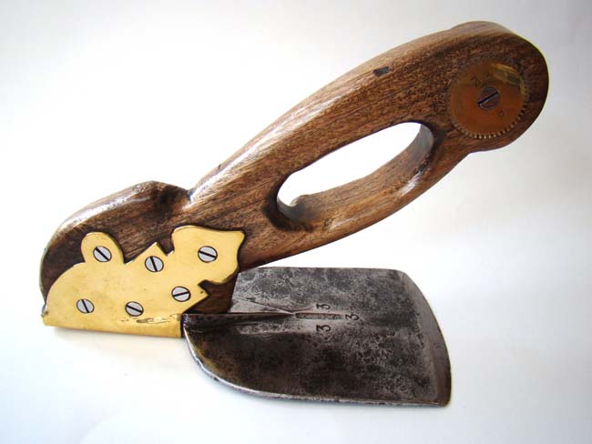 A fine 19th century English boat builders hand adze made by Robert Pratten circa 1860-1880 — image 2